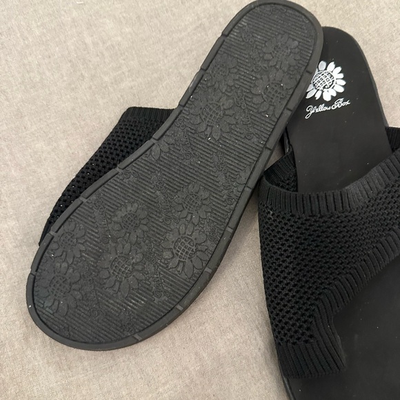 Yellow Box sandals in black size 9 never worn - Picture 2 of 3